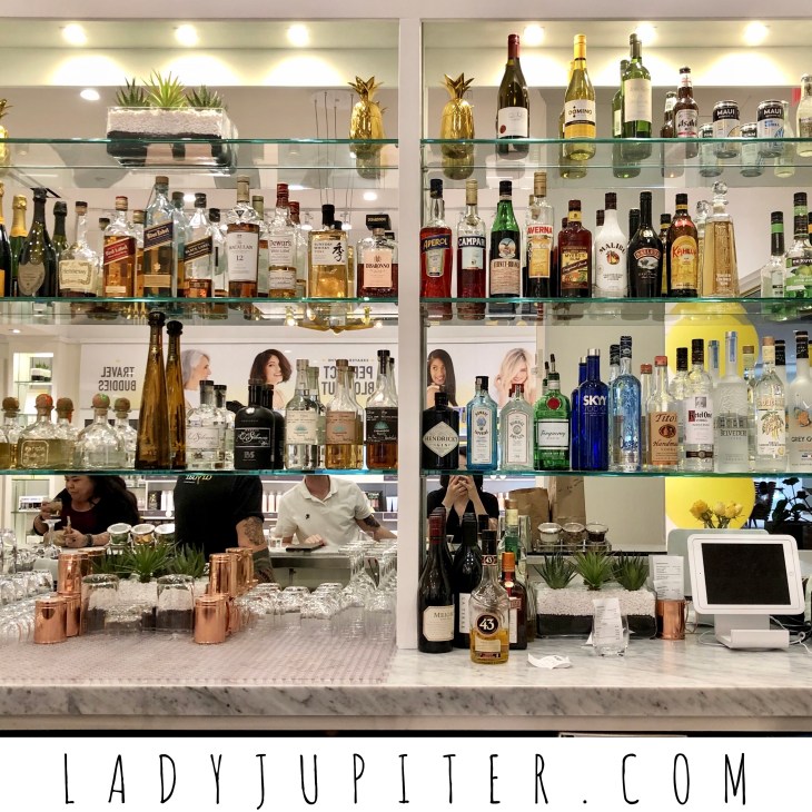 Dry Bar has a great bar, highly recommended. #drybarwaikiki #hairandcocktails